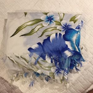Beautiful Hawaiian sarong NWOT